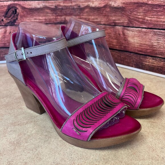 Bueno Shoes - Bueno Grey & Pink Leather Block Heeled Sandals